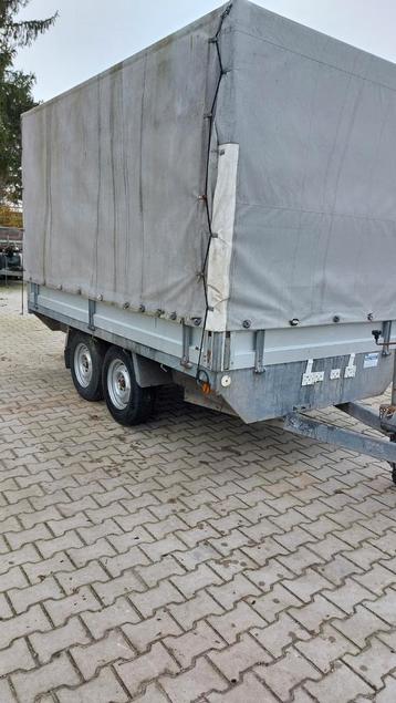 Gesloten aanhanger met huif  beschikbaar voor biedingen