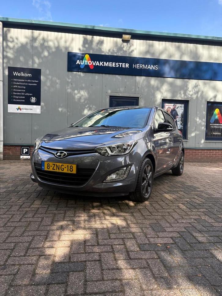 Hyundai i20 1.2I 5-DRS 2015 Grijs 1e eigennaar . Trekhaak, Auto's, Hyundai, Bedrijf, i20, ABS, Airbags, Airconditioning, Bluetooth