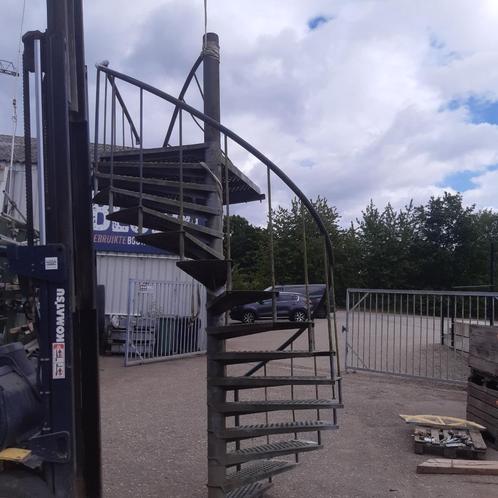Stalen Wenteltrap Spiltrap 3mtr hg, 196cm doorsnee, Doe-het-zelf en Verbouw, Ladders en Trappen, Gebruikt, Trap, 2 tot 4 meter