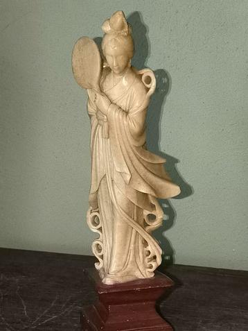 Antiek Chinees speksteen Guanyin  beschikbaar voor biedingen