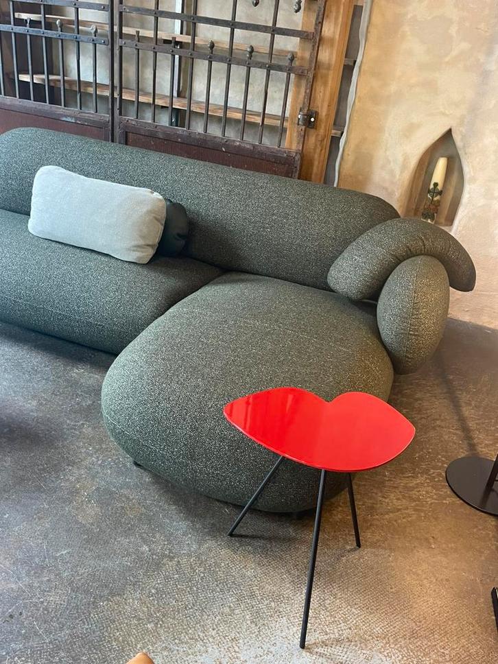 Leolux Liliom Lippz bijzettafel, Huis en Inrichting, Tafels | Bijzettafels, Nieuw, Rechthoekig, Minder dan 55 cm, Ophalen