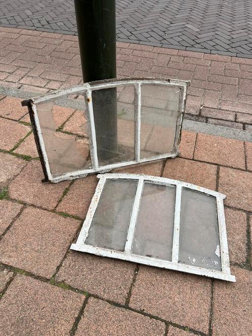 Te Koop : Brocante Stalramen Stalraam 2 Stuks Metaal Glas, Doe-het-zelf en Verbouw, Glas en Ramen, Gebruikt, Minder dan 80 cm