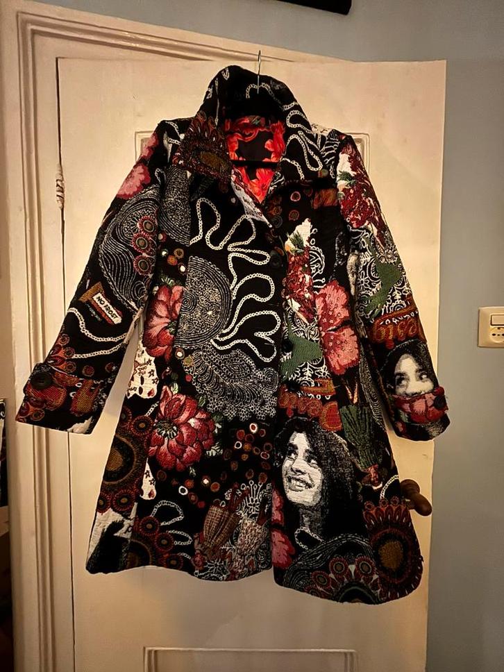 Prachtige mantel van Desigual, it mt 44, nl mt 40, Kleding | Dames, Grote Maten, Zo goed als nieuw, Jas of Mantel, Overige kleuren