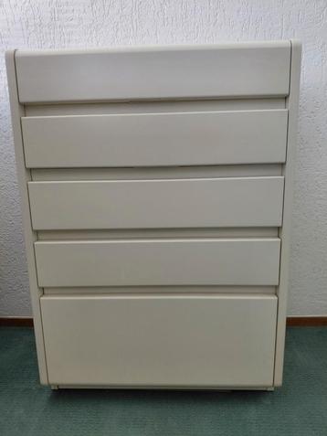 Mooie lade kast 
