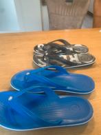2 paar Crocs teenslippers - maat 11 en 12, Ophalen of Verzenden, Zo goed als nieuw, Blauw, Slippers