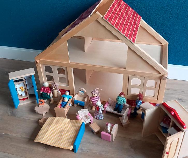 Poppenhuis en allerlei meubels en poppetjes zie foto's, Kinderen en Baby's, Speelgoed | Poppenhuizen, Zo goed als nieuw, Poppenhuis