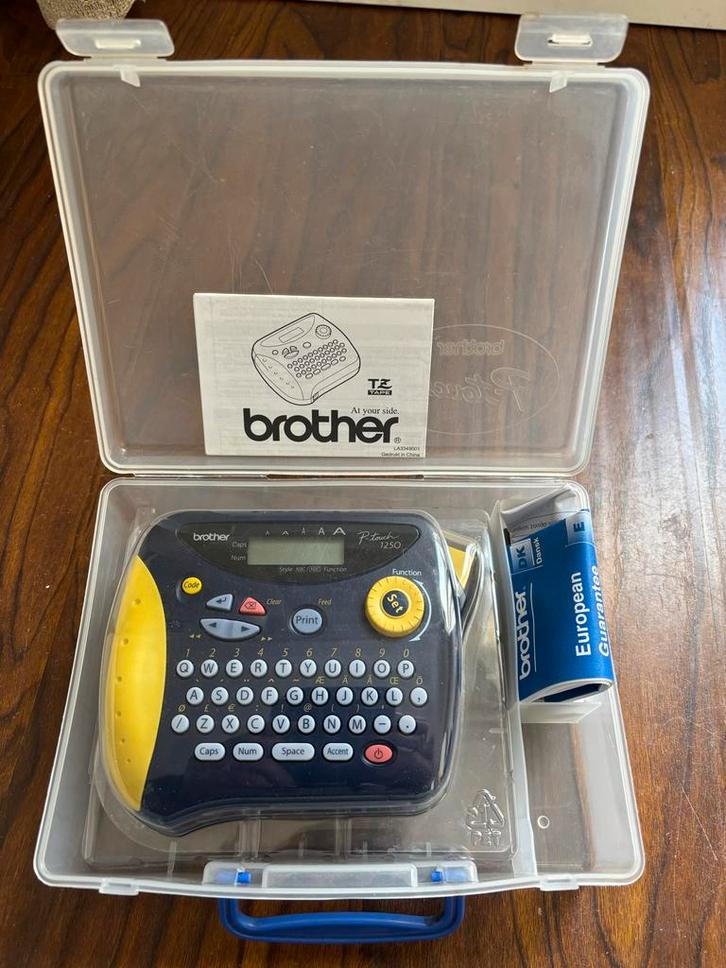 Brother P-touch 1250 Etikettenmaker - Zo goed als nieuw!, Computers en Software, Labelprinters, Zo goed als nieuw, Qwerty, Etiket