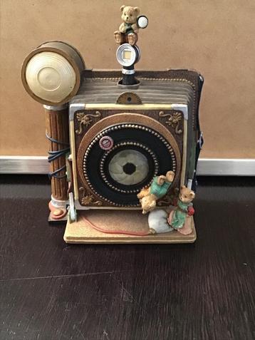 Muziekdoos vintage fototoestel met miniatuur beren