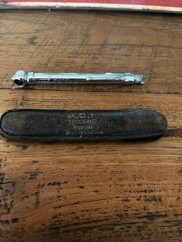 Banden spanning meter vintage in leren etui beschikbaar voor biedingen