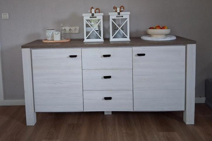 Landelijk dressoir Lynn, Huis en Inrichting, Kasten | Dressoirs, Gebruikt, 150 tot 200 cm, 25 tot 50 cm, Met lade(s), Met deur(en)