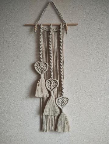 Macramé wandhanger met hartjes. Sisters Forever. beschikbaar voor biedingen