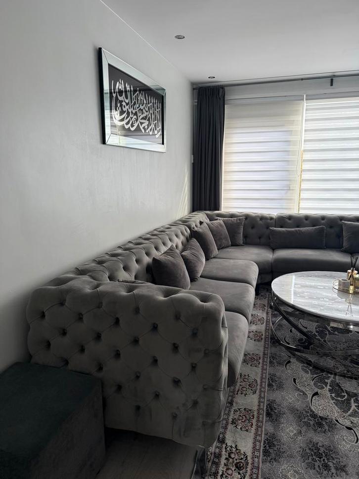 Chesterfield Hoekbank Grijs - Spotprijs!, Huis en Inrichting, Banken | Bankstellen, Gebruikt, Hoekbank, Vierpersoons of meer, 300 cm of meer