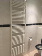 Badkamer- Handdoek radiator - Korado Koralux, Doe-het-zelf en Verbouw, Verwarming en Radiatoren, Ophalen, Radiator, Zo goed als nieuw