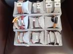 Standaard met nieuwe leren armbanden, Sieraden, Tassen en Uiterlijk, Armbanden, Ophalen of Verzenden, Nieuw, Overige kleuren, Leer