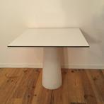 Witte Container tafel van Marcel Wanders voor Moooi, Ophalen, Kunststof, Tot twee personen, 50 tot 100 cm