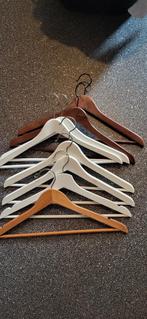 8 houten kledinghangers, Ophalen, Gebruikt, Hout