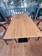 2 mooi houten vierkante tafels met zware poot, Tuin en Terras, Ophalen of Verzenden, Zo goed als nieuw