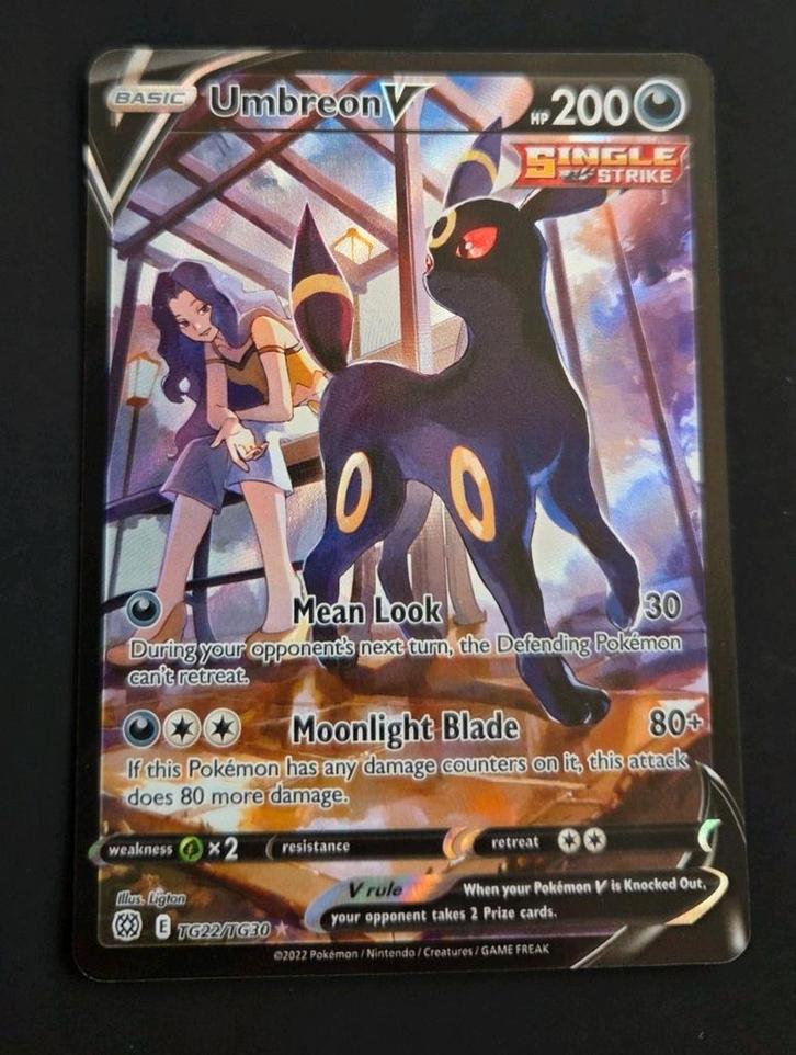 Umbreon V TG22/TG30 Pokemon Brilliant Stars, Hobby en Vrije tijd, Verzamelkaartspellen | Pokémon, Zo goed als nieuw, Booster, Foil