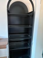 Zwarte open vitrinekast met glazen planken, Ophalen, Met plank(en), Minder dan 50 cm, Gebruikt