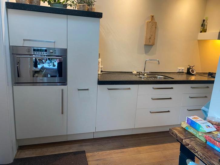 Witte keuken met Pelgrim apparatuur en stenen blad, Huis en Inrichting, Keuken | Complete keukens, Gebruikt, Overige typen, Wit