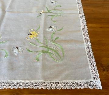 Geborduurd tafelkleed vlinders beschikbaar voor biedingen