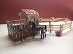Schleich 42369 Paardenbox met paarden en verzorgster, Ophalen of Verzenden, Zo goed als nieuw