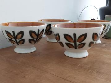 4 vintage schaaltjes in beige bruin tinten beschikbaar voor biedingen