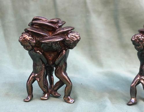 Kleine zilveren kandelaar gedragen door 3 engeltjes., Antiek en Kunst, Antiek | Goud en Zilver, Zilver, Ophalen of Verzenden