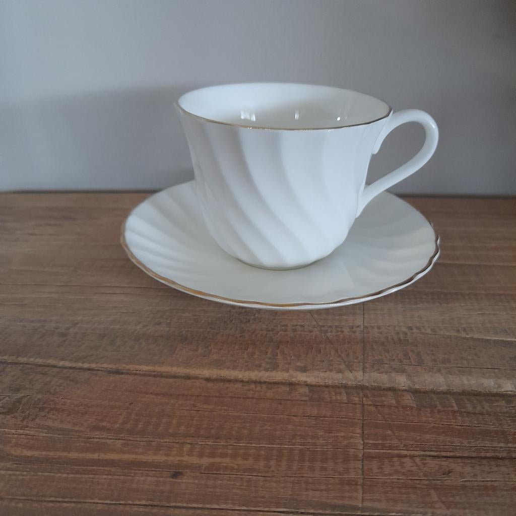 Wedgwood Gold Chelsea kop en schotel, Antiek en Kunst, Antiek | Servies los, Ophalen of Verzenden