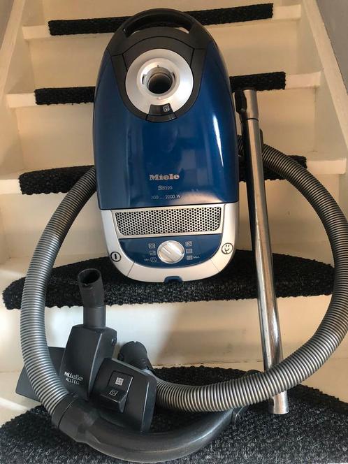 Te koop Zeer krachtige 2200 watt Miele stofzuiger Blauwe, Witgoed en Apparatuur, Stofzuigers, Zo goed als nieuw, Stofzuiger, 2000 watt of meer