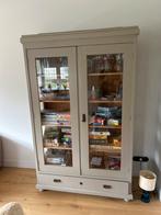 Houten vitrine kast met glas deuren, Ophalen, Gebruikt, 100 tot 150 cm, Met lade(s)