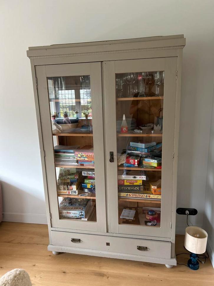 Houten vitrine kast met glas deuren, Huis en Inrichting, Kasten | Boekenkasten, Gebruikt, 100 tot 150 cm, 150 tot 200 cm, 50 tot 75 cm