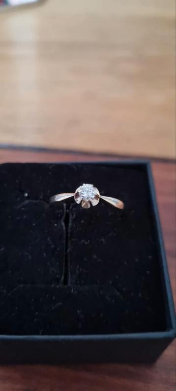 Gouden dames ring  beschikbaar voor biedingen