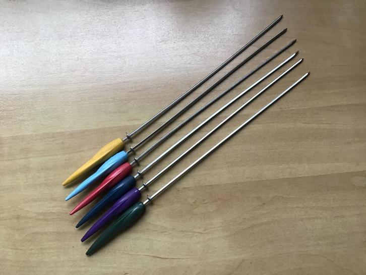 6 Vintage kleurrijke spiezen voor fondue of hotpot, Huis en Inrichting, Keuken | Bestek, Gebruikt, Los bestek, Rvs of Chroom, Ophalen of Verzenden