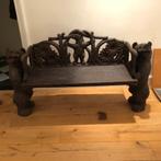 Tyroleaans houtgesneden bankje in kastanjehout (Trentino), Ophalen