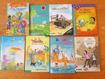 Stapeltje van 8 gebonden kinderboeken beschikbaar voor biedingen