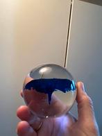 Glazen bol met blauwe decoratie, Huis en Inrichting, Woonaccessoires | Overige, Ophalen of Verzenden, Zo goed als nieuw