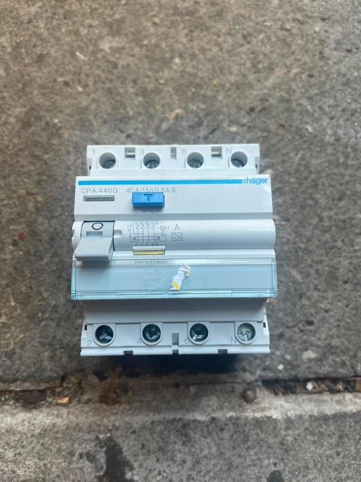 Hager CPA440G Aardlekschakelaar 40A, Hobby en Vrije tijd, Elektronica-componenten, Gebruikt, Ophalen of Verzenden