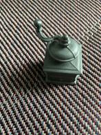 Miniatuur Koffiemolen, vermoedelijk van gietijzer., Antiek en Kunst, Ophalen of Verzenden