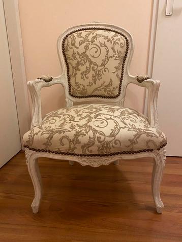Klassiek chique stoel creme (zo goed als NIEUW) beschikbaar voor biedingen