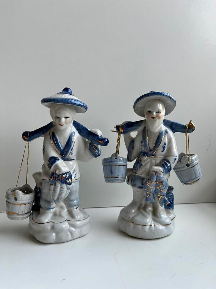 Twee sierlijke blauw-witte porseleinen vissersfiguren, Verzamelen, Beelden en Beeldjes, Zo goed als nieuw, Mens, Ophalen of Verzenden