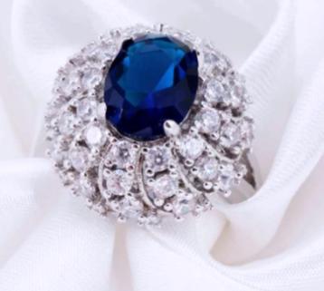 Luxe 925 sterling zilveren ring met witte en blauw zirkoon beschikbaar voor biedingen