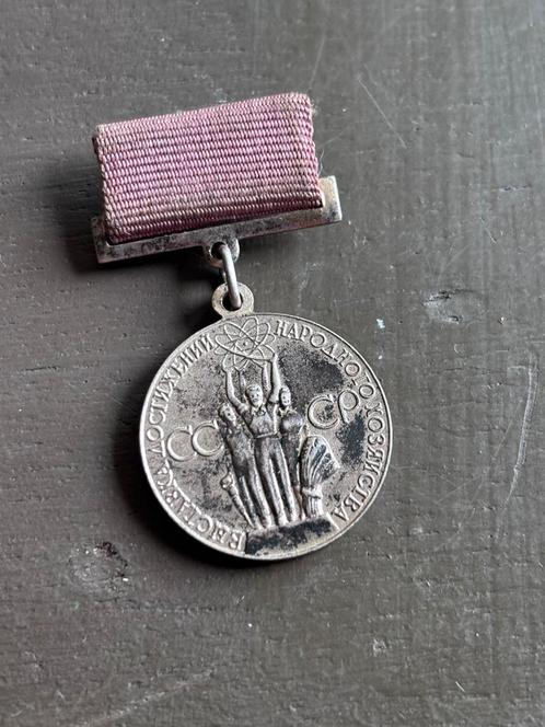 Sovjet VDNKh Medaille – Onderscheiding USSR, Postzegels en Munten, Penningen en Medailles, Ophalen of Verzenden