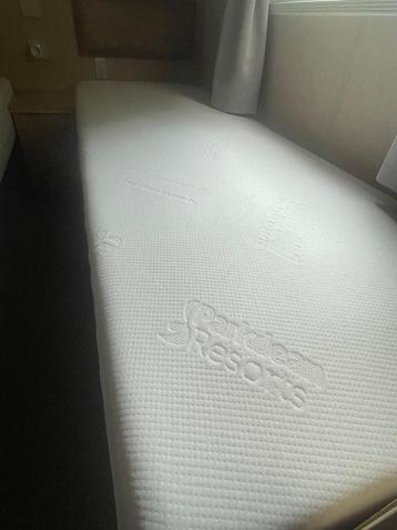 3x 1 persoons bed beschikbaar voor biedingen