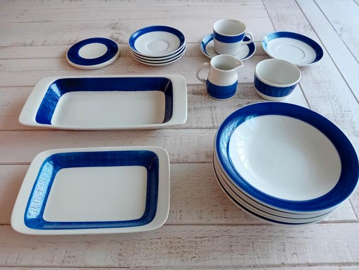 Design Hertha Bengtson Rorstrand Koka blauw servies puntgaaf, Huis en Inrichting, Keuken | Servies, Zo goed als nieuw, Bord(en)