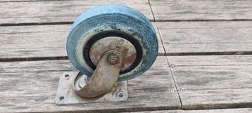 Vier grote zwenkwielen, 20cm diameter beschikbaar voor biedingen
