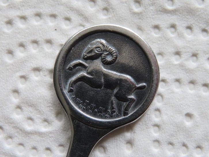 Sola Lepeltje Sterrenbeeld Ram, Verzamelen, Porselein, Kristal en Bestek, Zo goed als nieuw, Bestek, Overige materialen, Verzenden