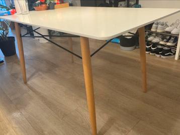 Dining Table beschikbaar voor biedingen