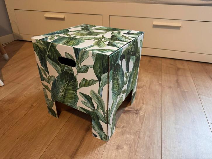 Kartonnen krukje met bladerprint - Dutch Design, Huis en Inrichting, Krukjes, Gebruikt, Overige materialen, Ophalen of Verzenden