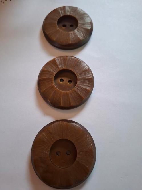 10.vintage 3 prachtige mahoniekleurige knopen.  5 cm, Hobby en Vrije tijd, Naaien en Fournituren, Zo goed als nieuw, Knoop of Knopen